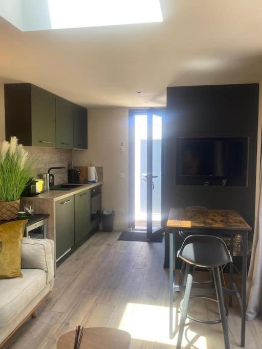 Apartamento A Lombre Du Magnolia LʼIsle-sur-la-Sorgue Exterior foto